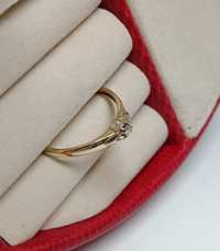 Złoty pierścionek z diamentem