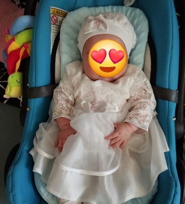 Sukienka do chrztu komplet, w tym 2 pary bucików, na zmianę.