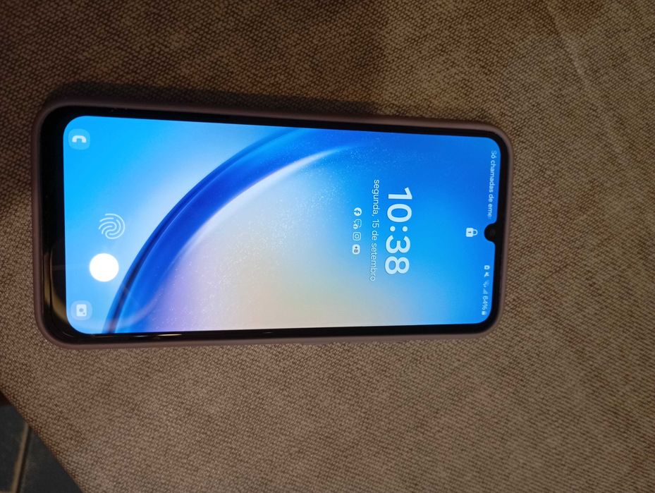 Smartphone Galaxy A34 5G mto bem estimado com capa de proteção