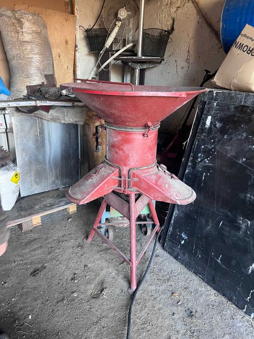 ŚRUTOWNIK Bąk silnik 7 , 5 kw