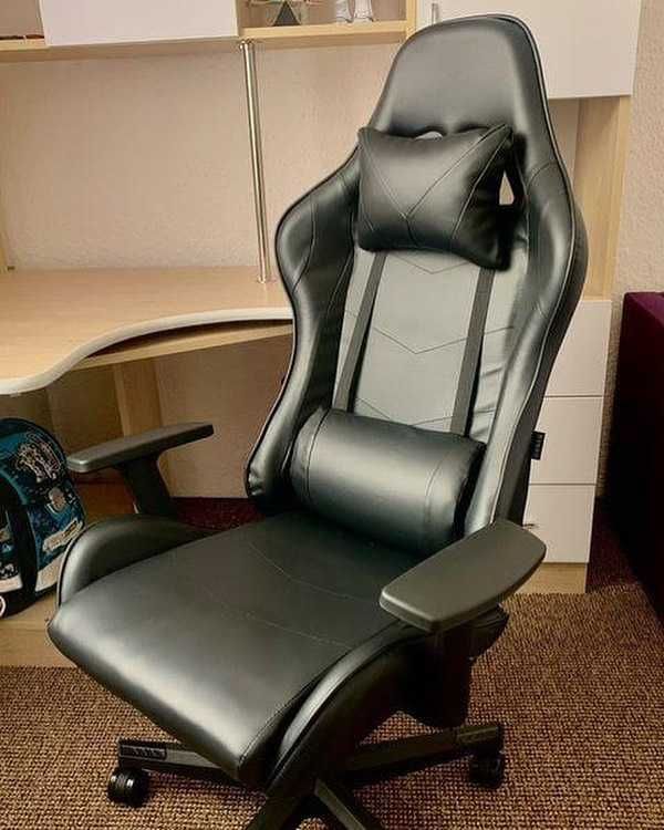 Новое геймерское кресло компьютерное Solid черное игровое с подушками