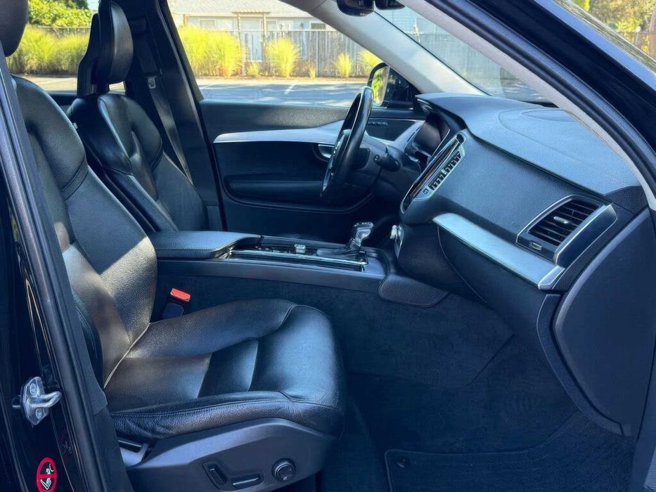 Volvo XC90 T5 Momentum 7-Passenger      2018