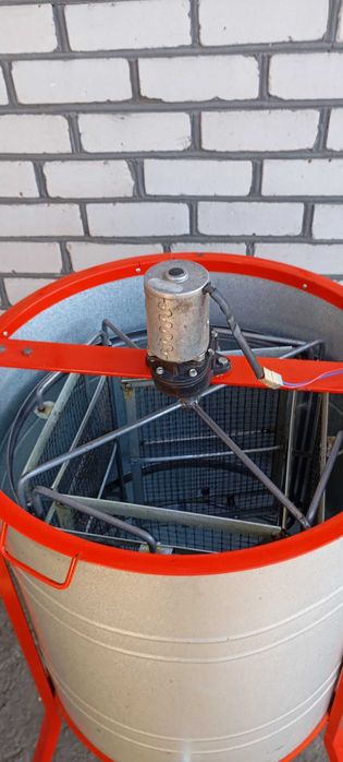 Медогонка 4-х рамочная с электроприводом