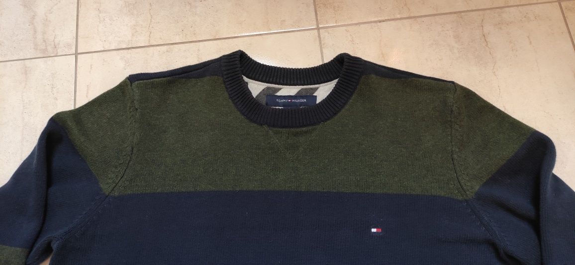 Sweter Tommy Hilfiger oryginalny w bardzo dobrym stanie