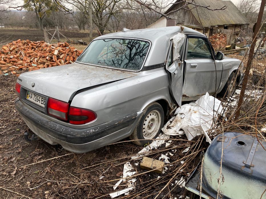 Автомобіль волга 31105