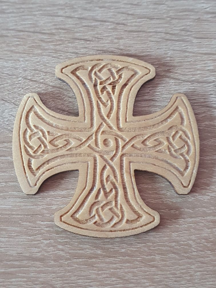 Krzyż celtycki ze sklejki