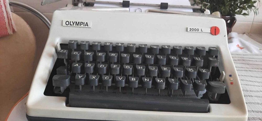 OLYMPIA 2000 L - Walizkowa maszyna do pisania - Vintage-Antyk