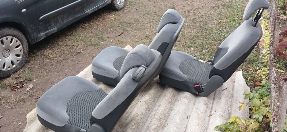 Задній ряд сітроен пікассо