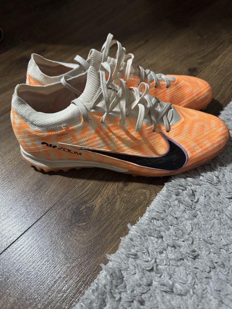 Сороконіжки Nike