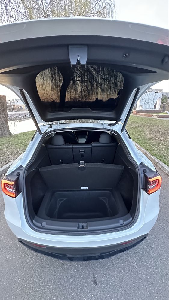 Tesla Model Y Long Range Dual Motor