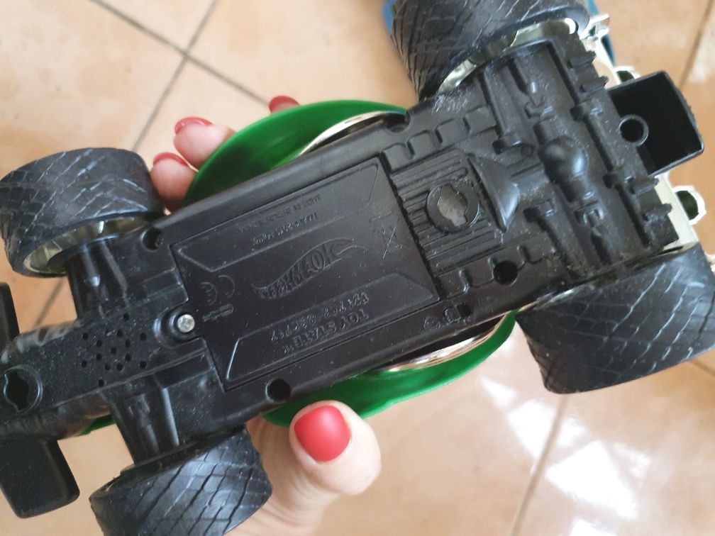 Великі авто гоночні  hot wheels  з амазон оригінал