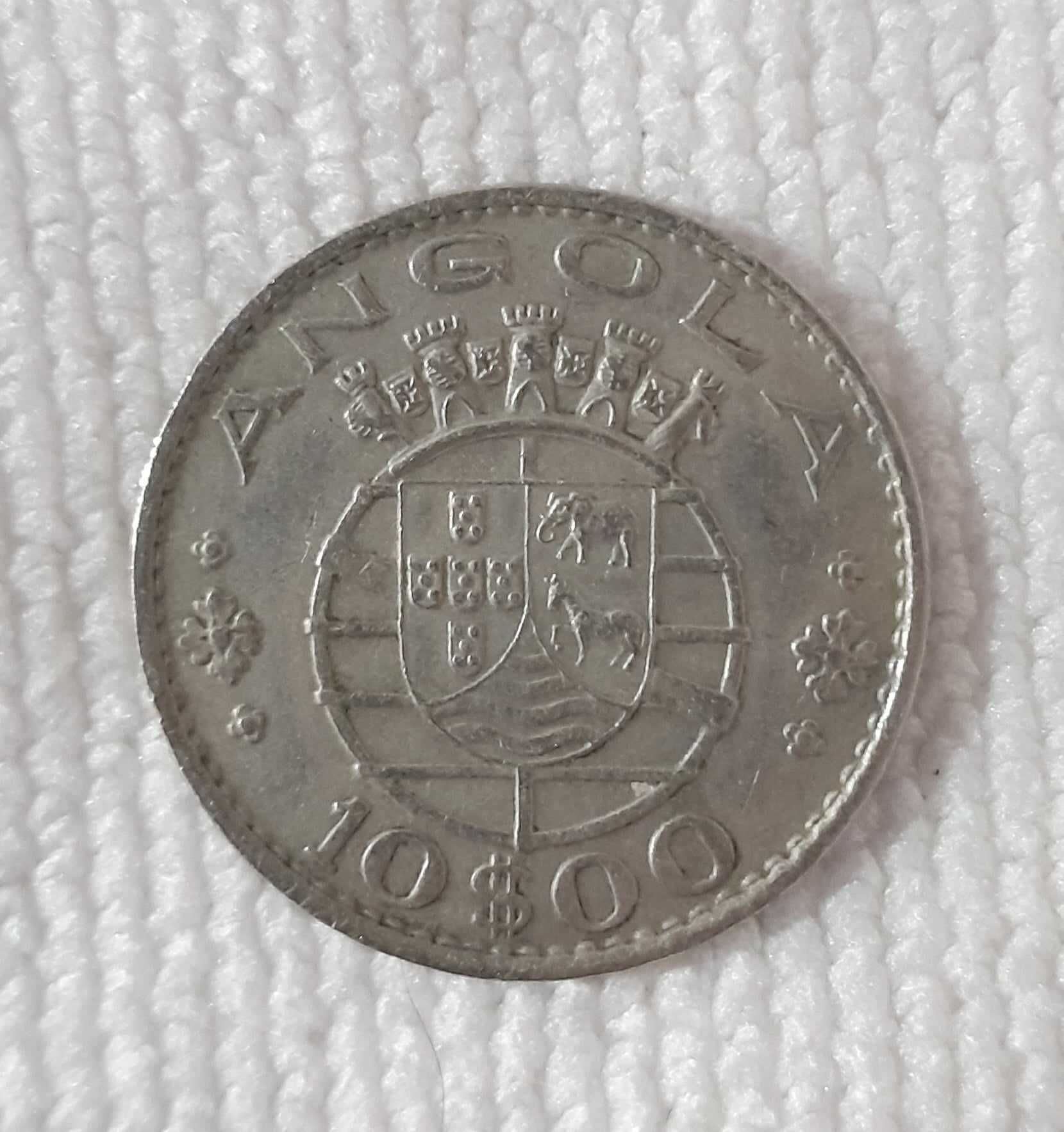 Moedas de Angola 2$50 escudos 1967 / 5 escudos 1972 e 10 escudos 1970