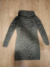 46 размер, Теплое вязанное платье туника с горлом, с интересным принто
