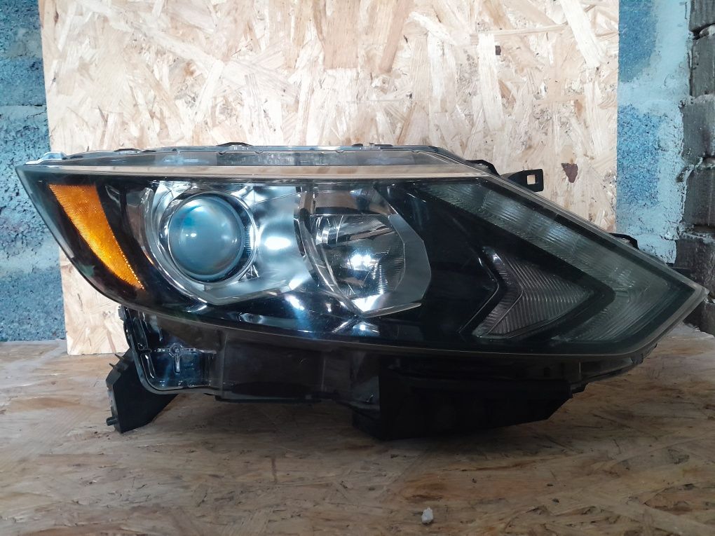 Lampa Nissan Qashqai j11 prawy  przód