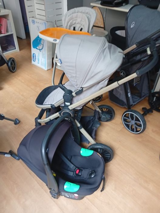 Carrinho de bebé com babycoque