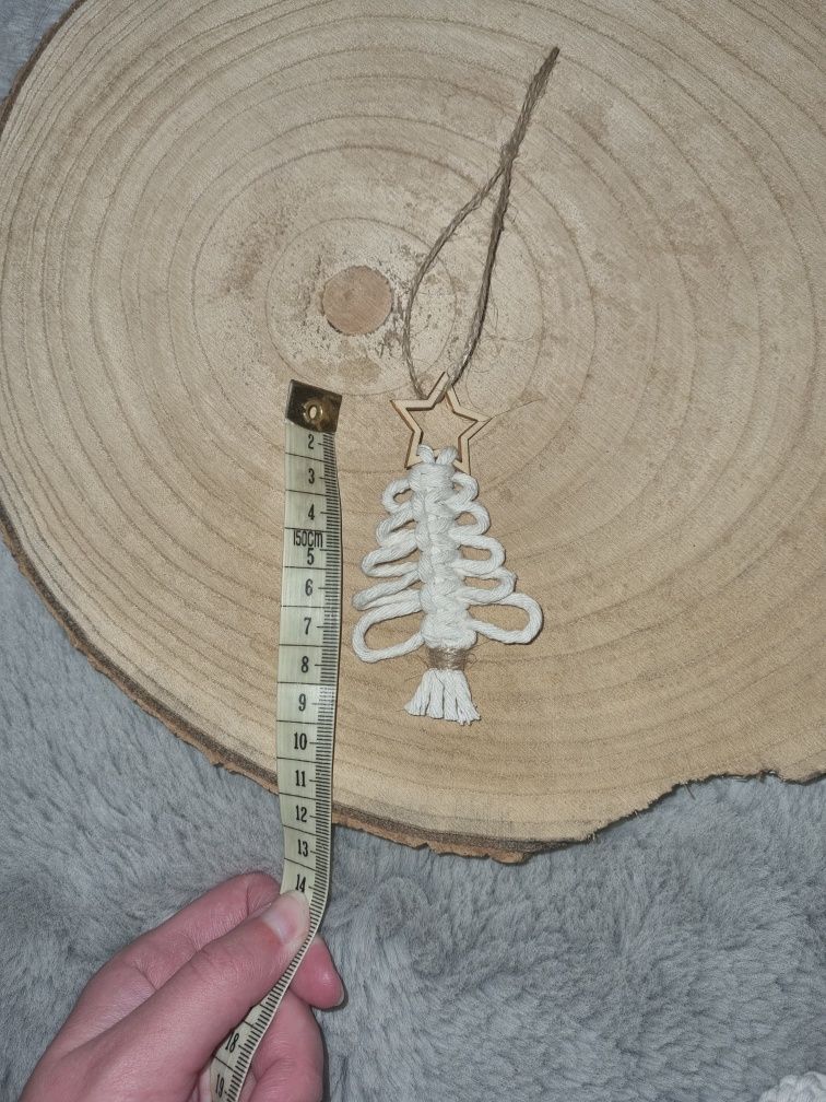 Białe ozdoby choinkowe boho makrama handmade rękodzieło
