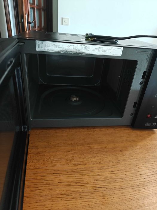 LG MH6535GIB Micro-ondas com Grill 25L 1000W