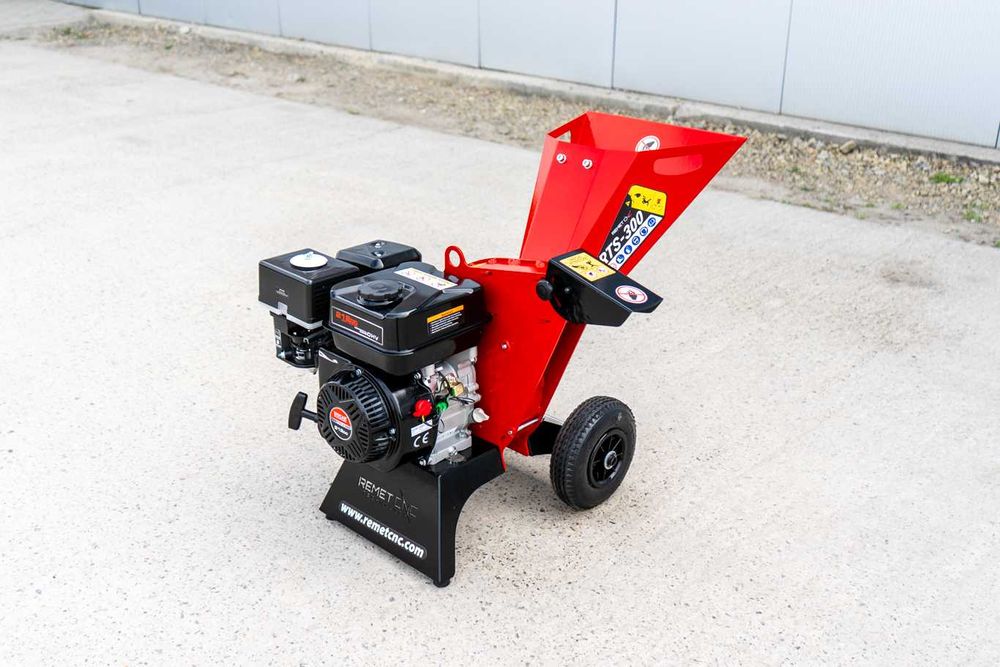 Rębak spalinowy REMET RTS-300 == rozdrabniacz do gałęzi TARCZOWY