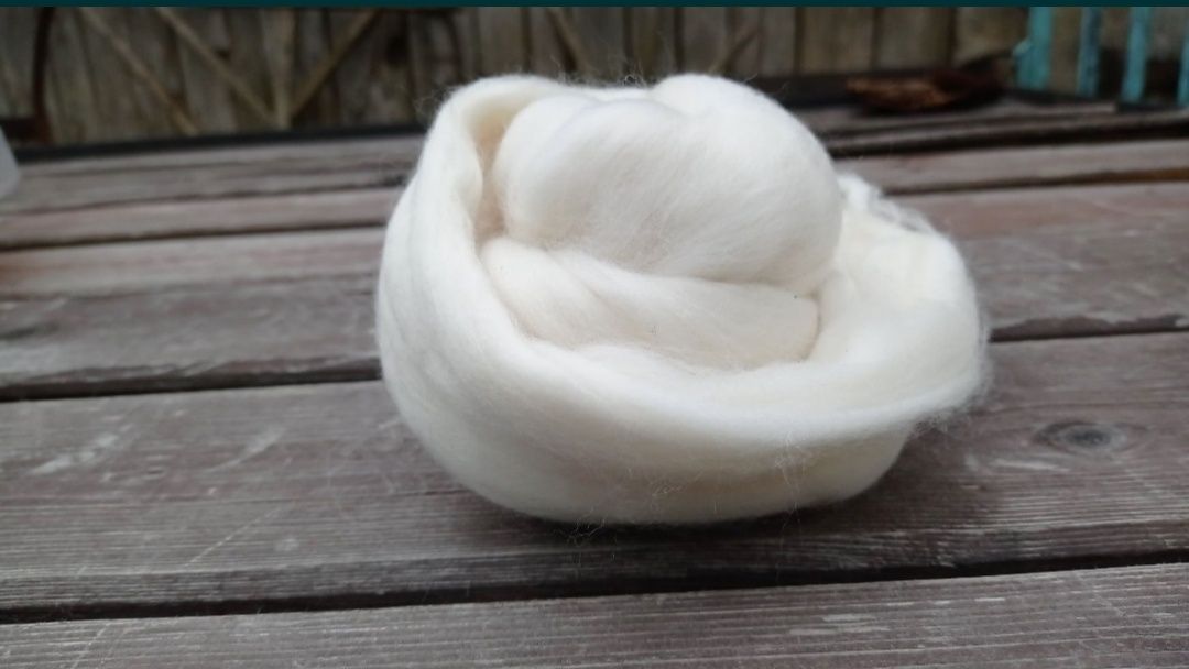 Wełna czesankowa biała merino 18 mic 50 gr czesanka wełniana
