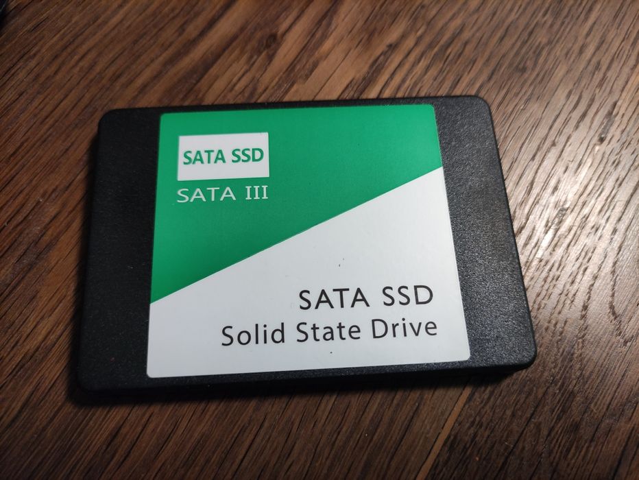 Новий SSD Sata lll на 4 Тб