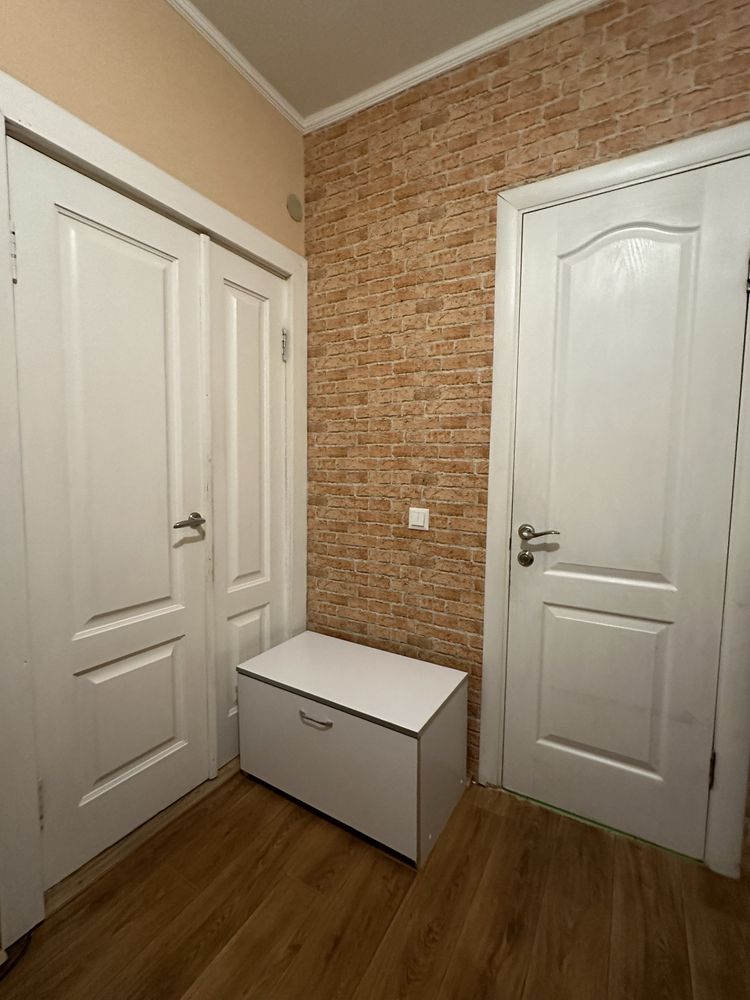 Продається фасадний будинок в центрі міста. Можна під бізнес. Торг.