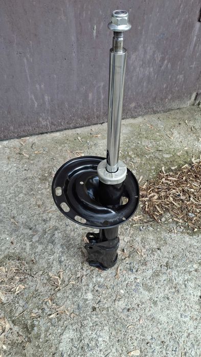 Амортизатор TOYOTA CAMRI 50/55. Задній правий