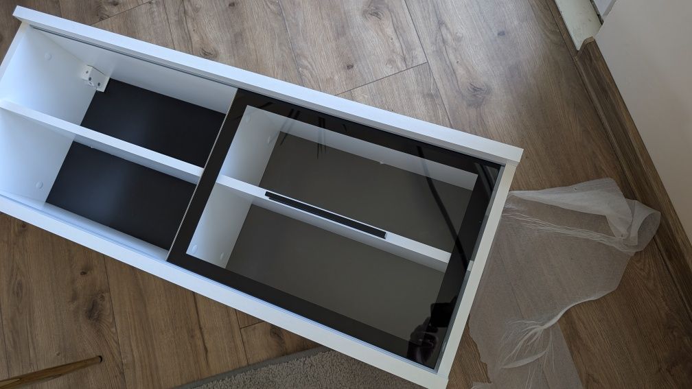 Nowa szafka z przesuwną szybą – 100×38×29 cm