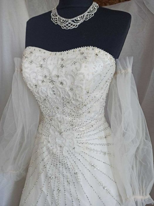 Платье А-силуэта с фатиновами рукавами .Цвет крем. р42- 44,