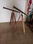 Telescópio com tripé altura 150cm.