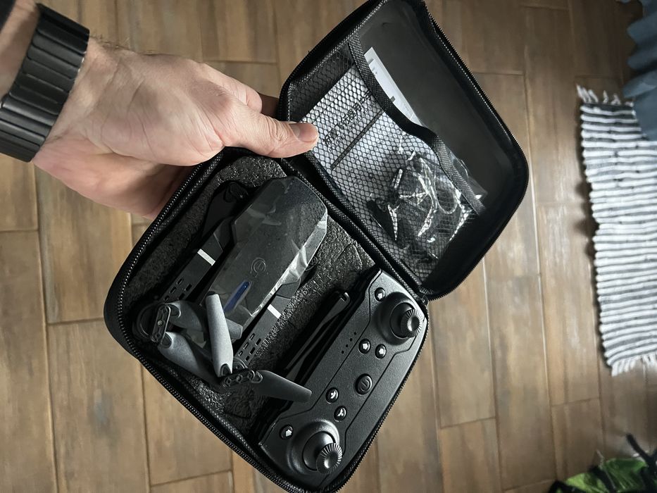 Дрон, коптер з камерою. Квадроклптер