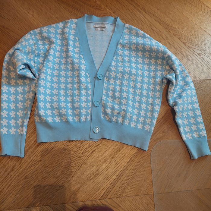 Sweter blekitny w kwiaty reserved