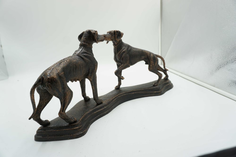 ŻELIWNA FIGURA dwa psy gończe myśliwskie na podstawie