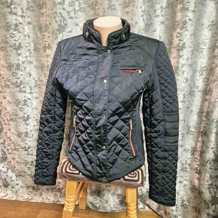 Жіноча курточка Zara