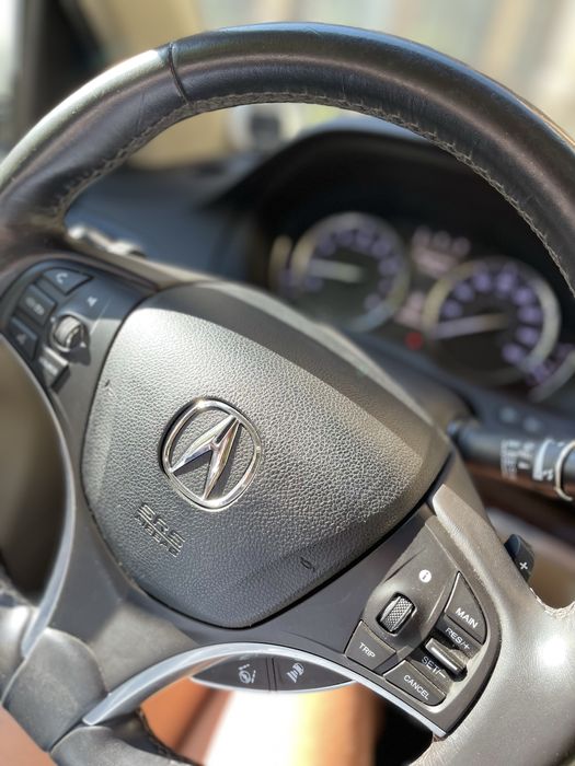 Автомобіль Acura MDX Акура