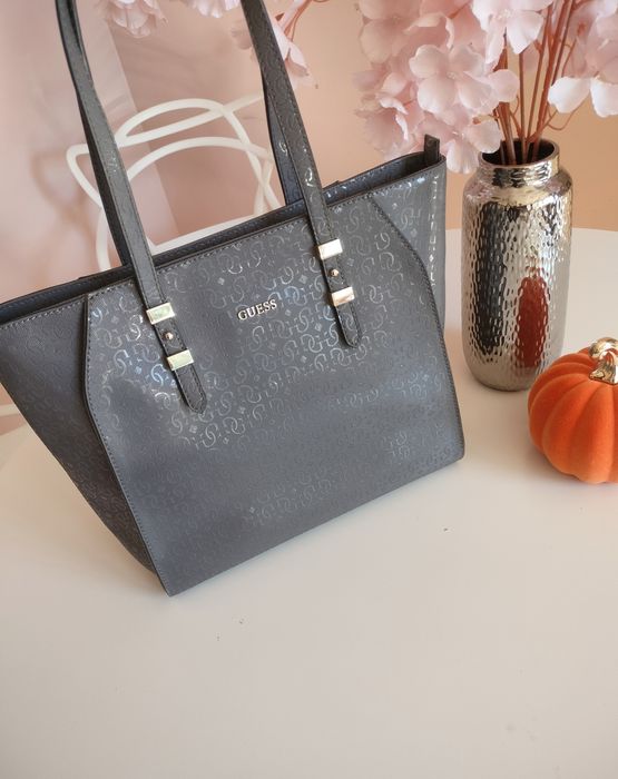 Torebka szara Guess, na ramię, shopperka, na zamek, na ramię, eleganck