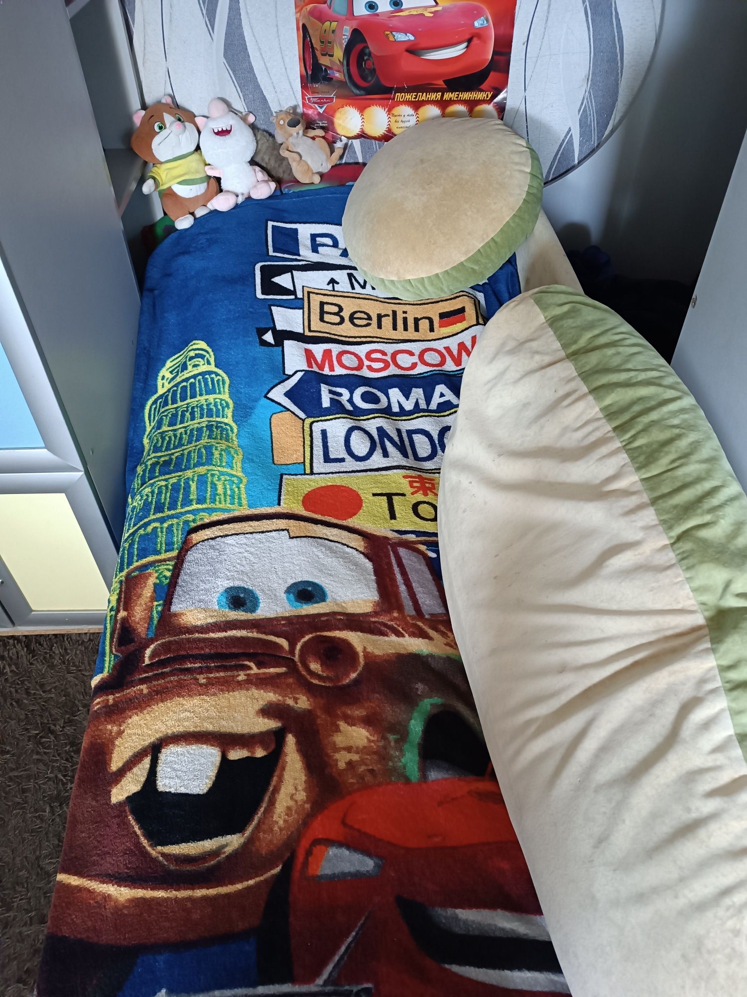 Кровать - чердак, диван детский