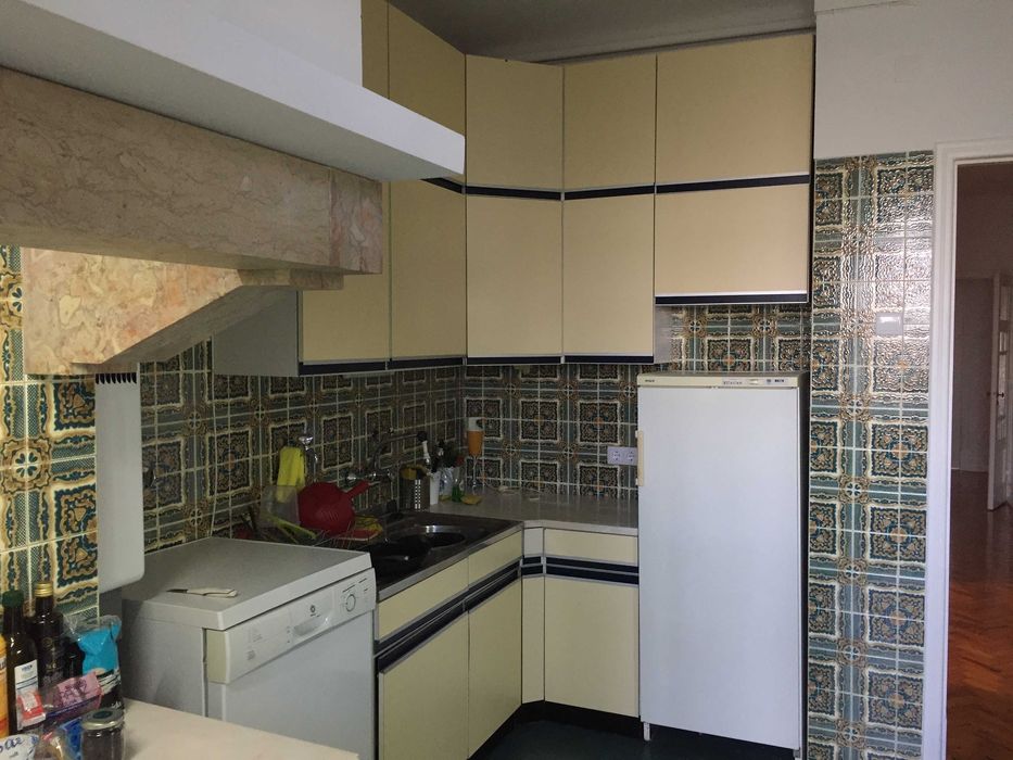 Quartos para arrendar - São Sebastião