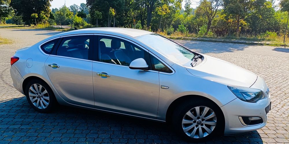 Prywatny Opel Astra J 1.7 CDTI Nowe sprzęgło, 2x koła,  Bogata wersja