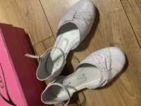 Skórzane buty balerinki marki Zarro