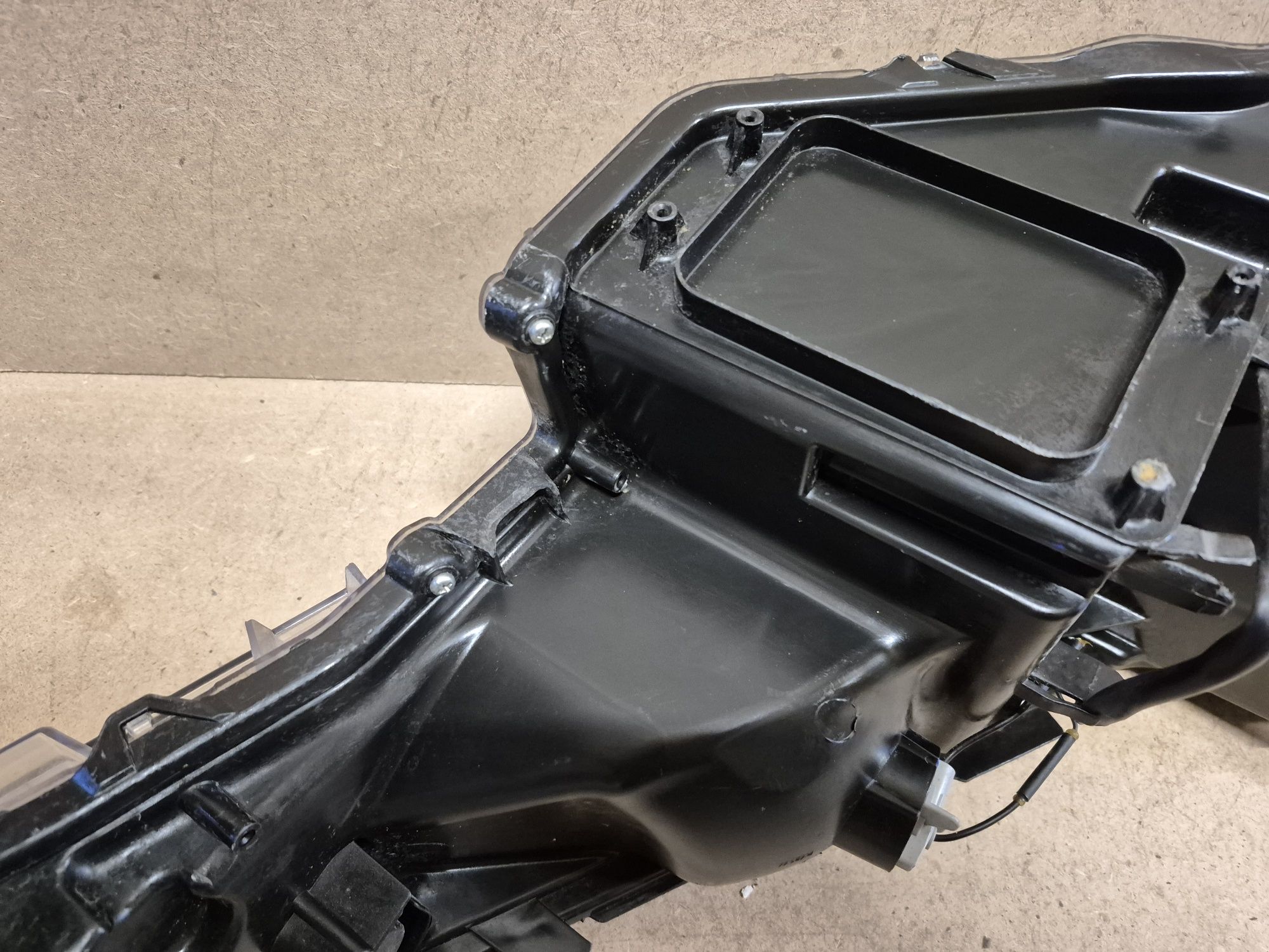 Lampa reflektor toyota CHR CH-R lewy europa zwykly halogen