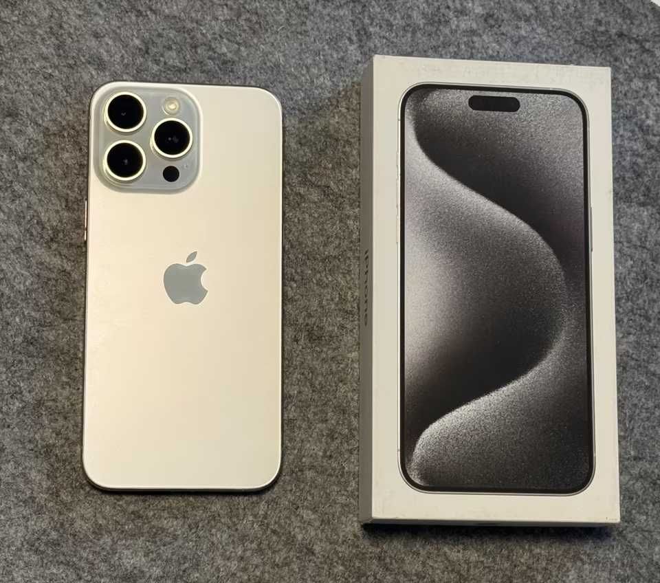 Do sprzedania mam mojego iPhone'a 15 Pro Max z 256 GB pamięci