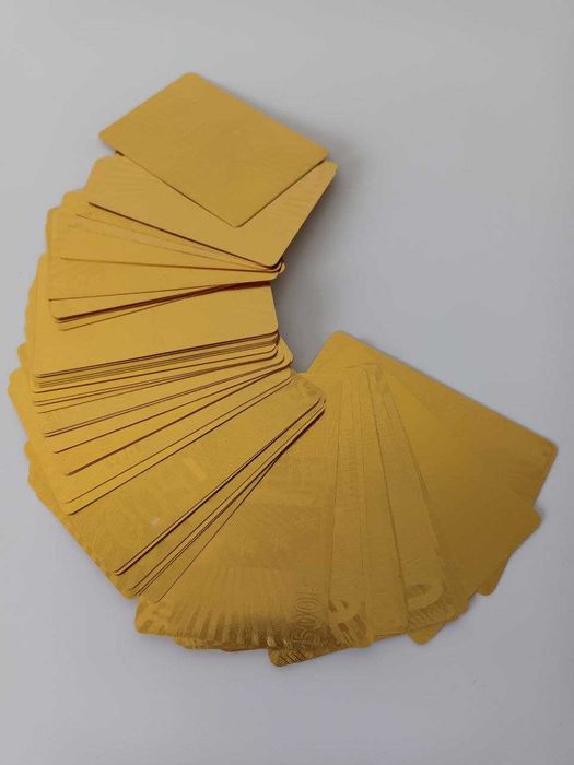 Cartas de jogar na cor dourada