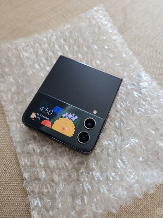 Samsung Galaxy Z Flip4 SM-721U_Snapdragon 8 gen 1_8gb ram/128gb_AMOLED