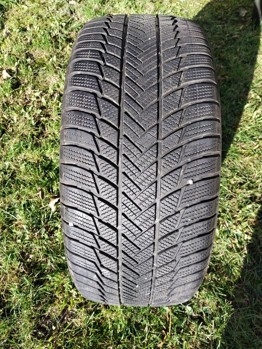 Opona zimowa Bridgestone 275/45R20 110V