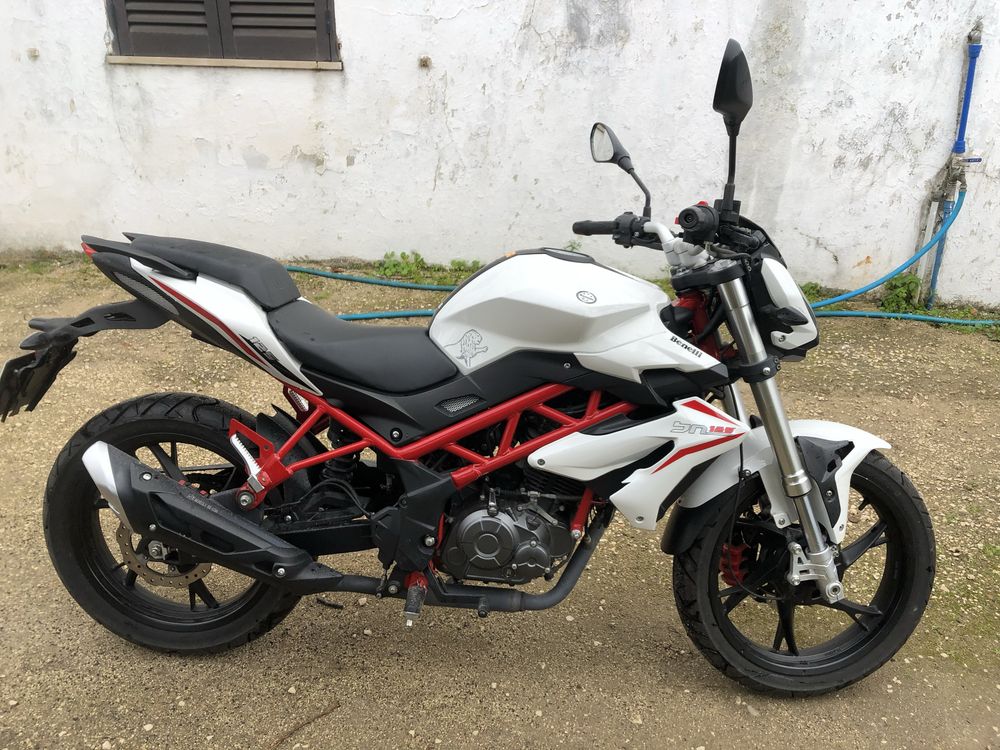 Benelli BN125 - como nova (ler anúncio)