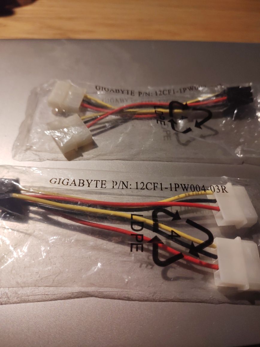 adaptery Gigabyte P/N:12CFI-1PW004-03R