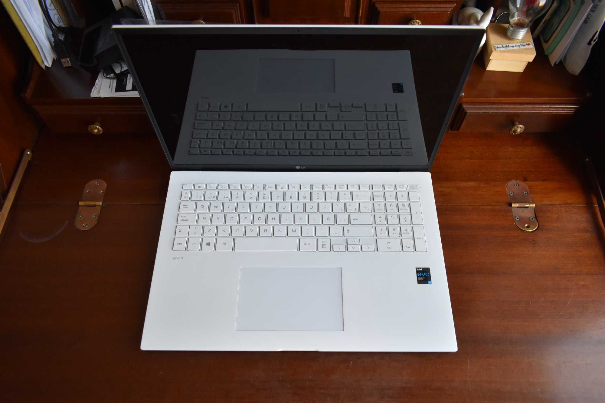 Portátil LG gram 17" ultrafino, 1TB SSD, 16 GB RAM, Windows 11