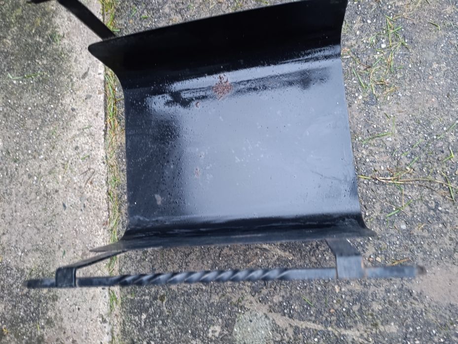 Stojak na drewno do kominka