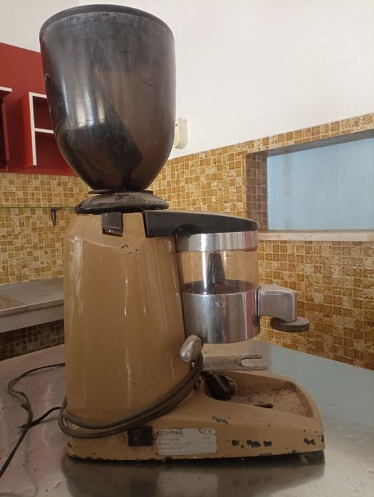 Moinho de café a funcionar