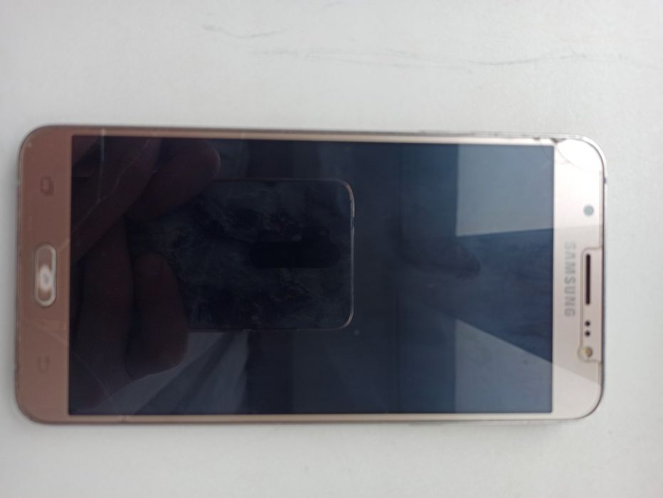 Телефон Samsung j7 2016